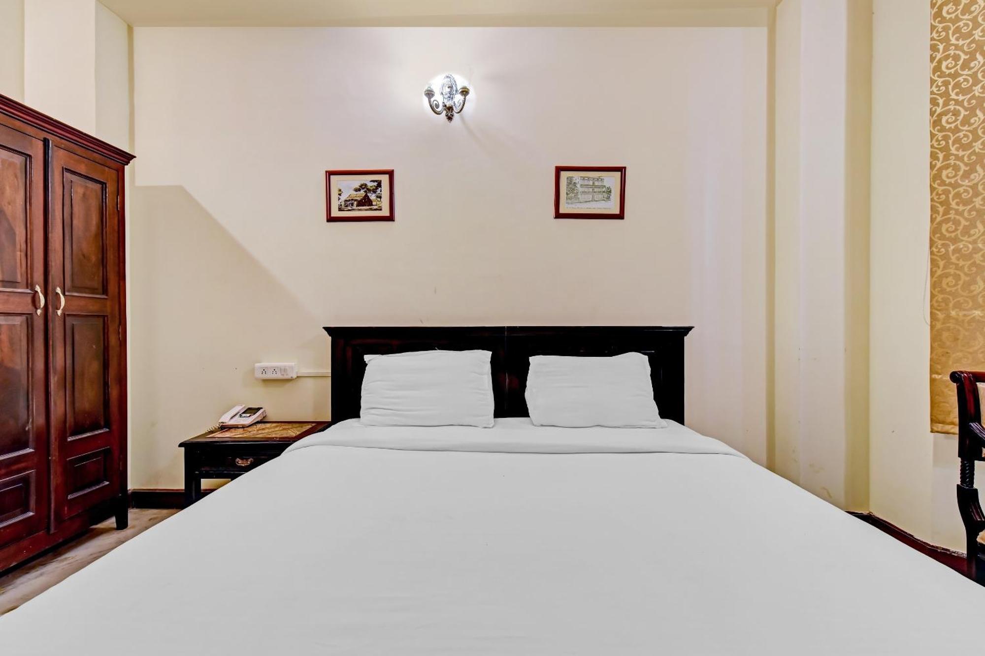 Collection O Hotel Four Boutique Kukas ภายนอก รูปภาพ