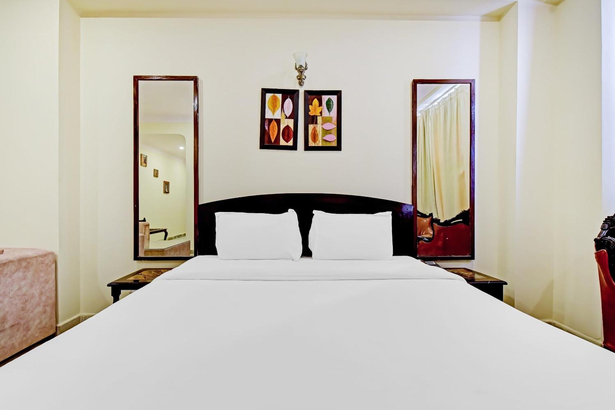 Collection O Hotel Four Boutique Kukas ภายนอก รูปภาพ