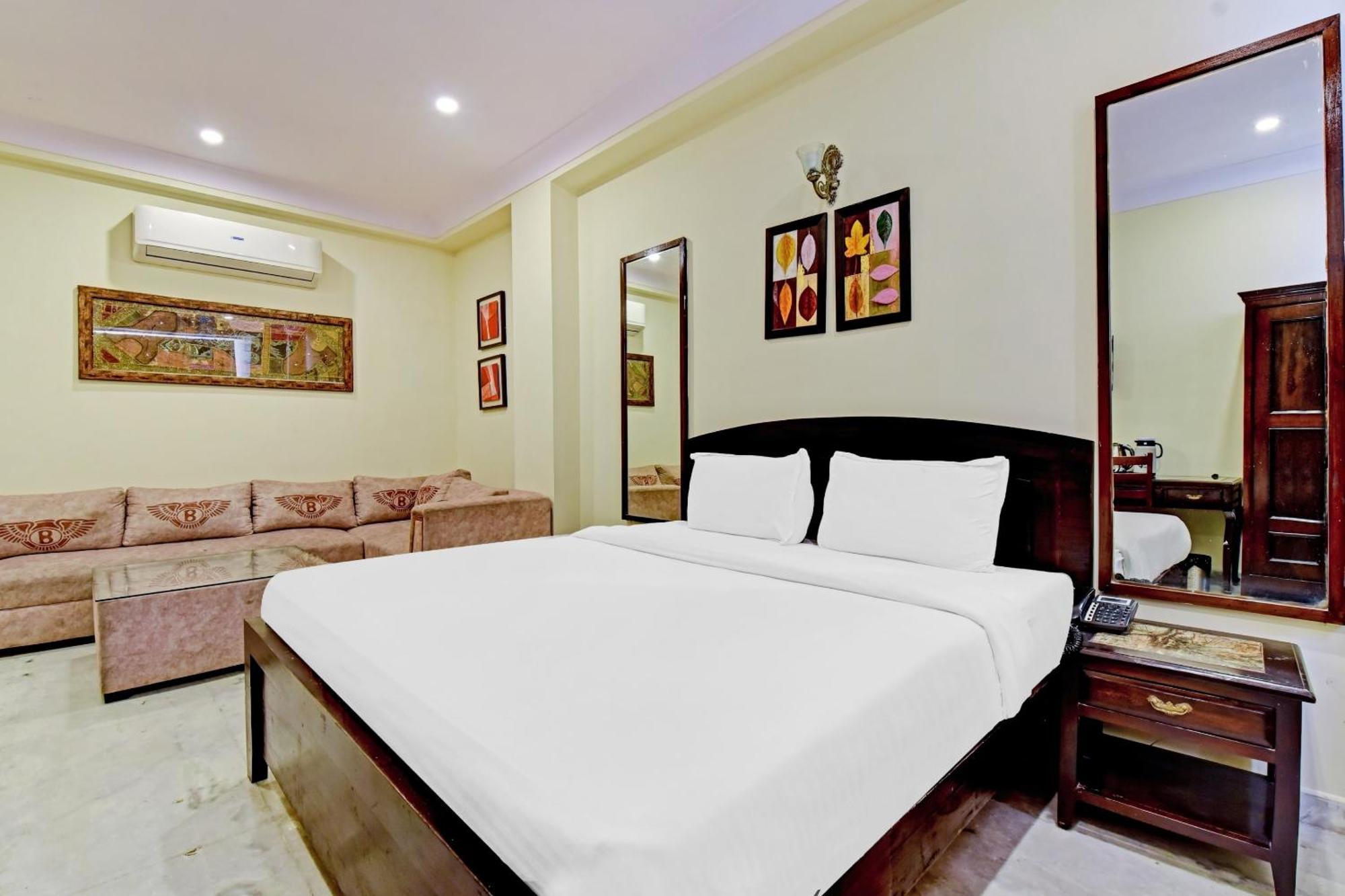 Collection O Hotel Four Boutique Kukas ภายนอก รูปภาพ
