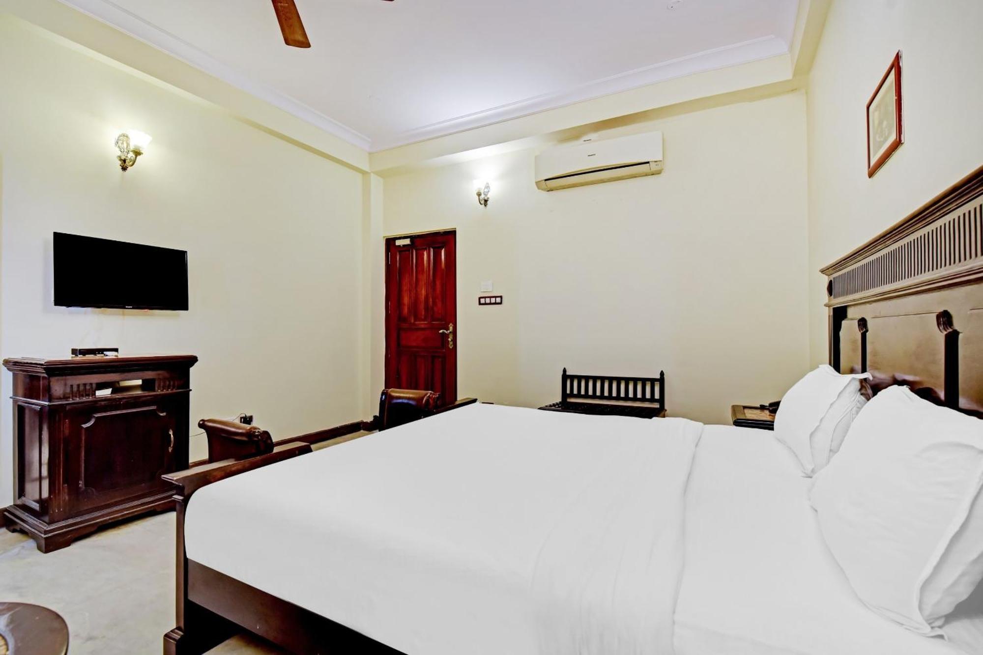 Collection O Hotel Four Boutique Kukas ภายนอก รูปภาพ