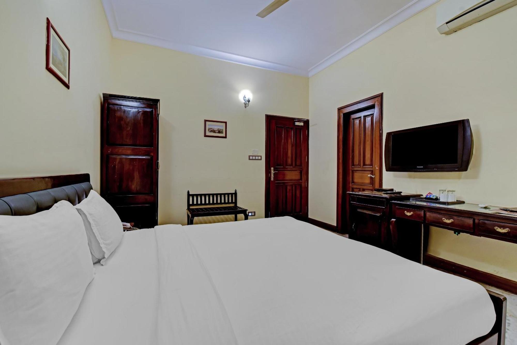 Collection O Hotel Four Boutique Kukas ภายนอก รูปภาพ