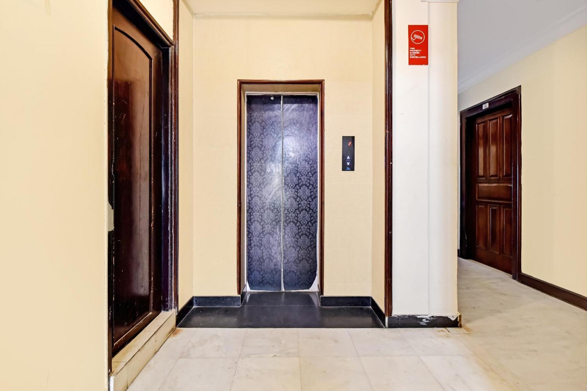 Collection O Hotel Four Boutique Kukas ภายนอก รูปภาพ