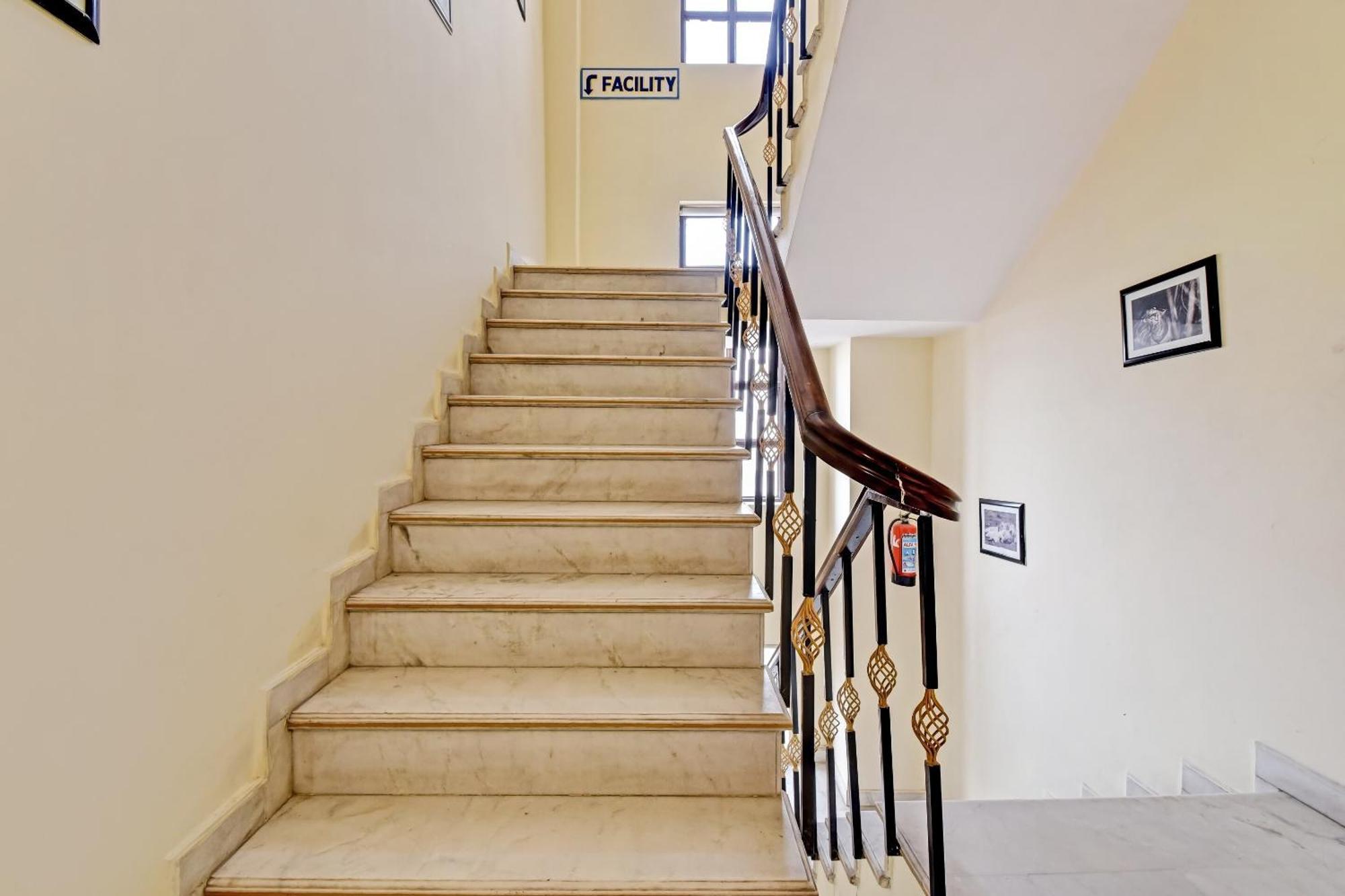 Collection O Hotel Four Boutique Kukas ภายนอก รูปภาพ