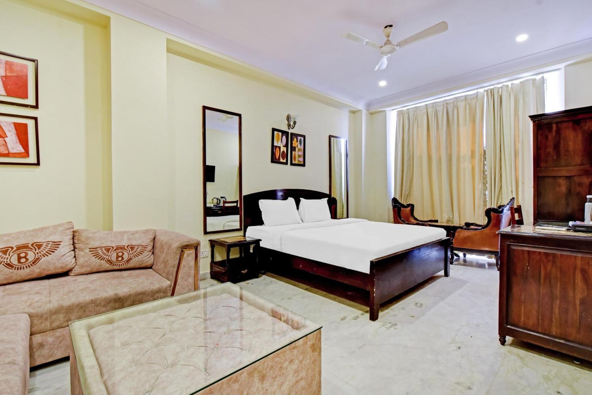 Collection O Hotel Four Boutique Kukas ภายนอก รูปภาพ