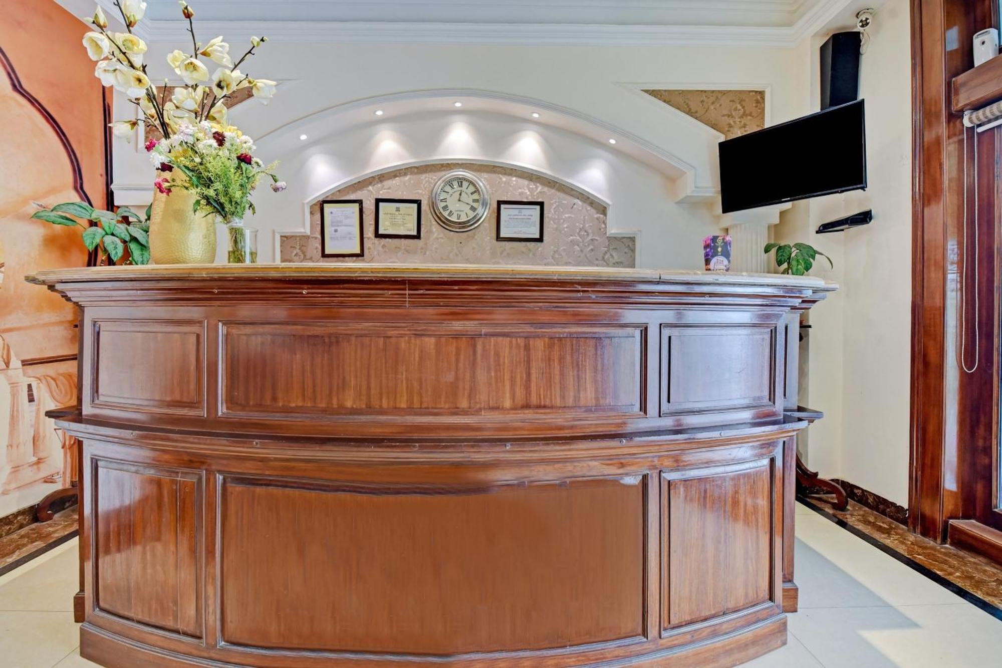 Collection O Hotel Four Boutique Kukas ภายนอก รูปภาพ