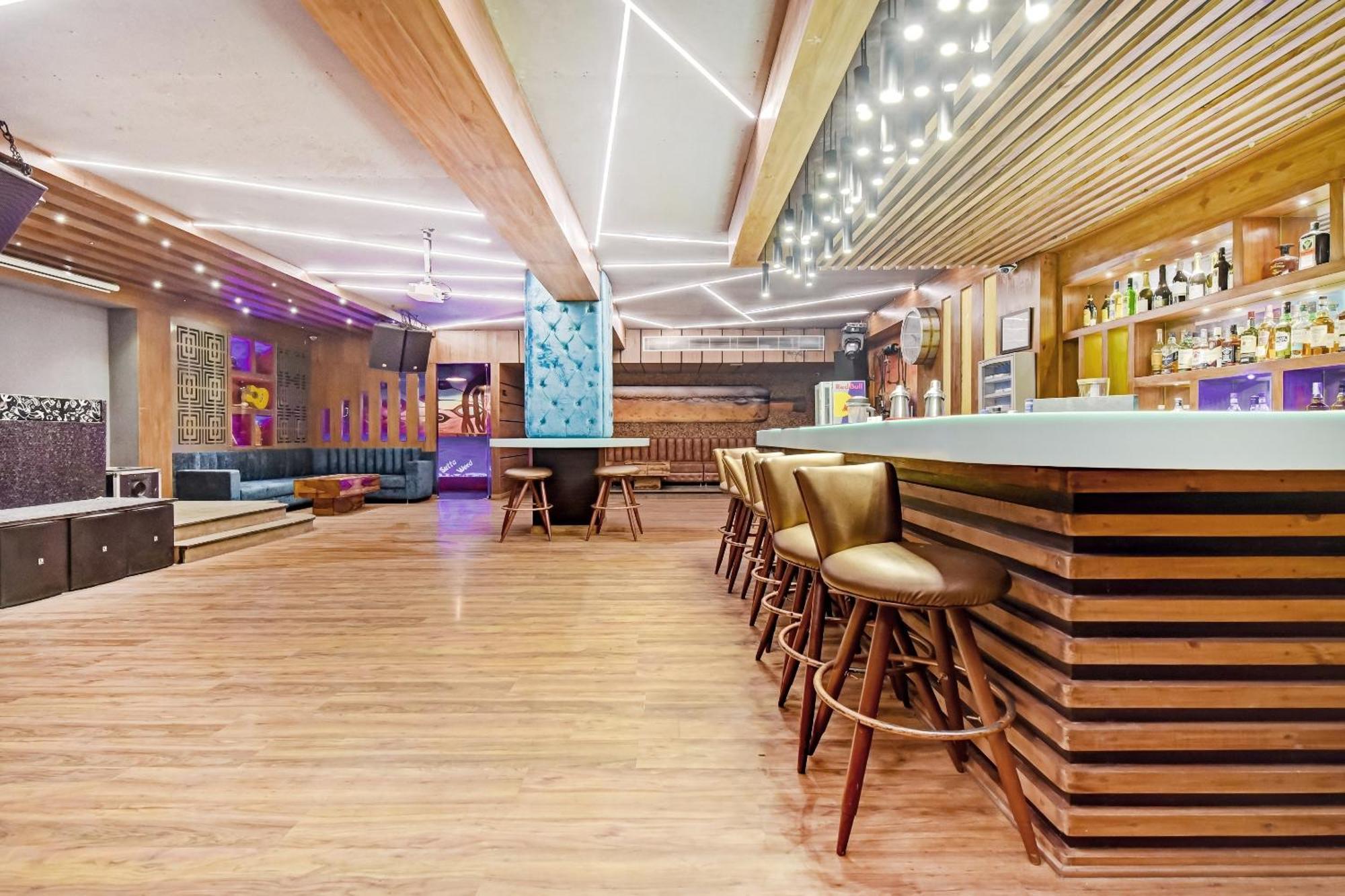 Collection O Hotel Four Boutique Kukas ภายนอก รูปภาพ