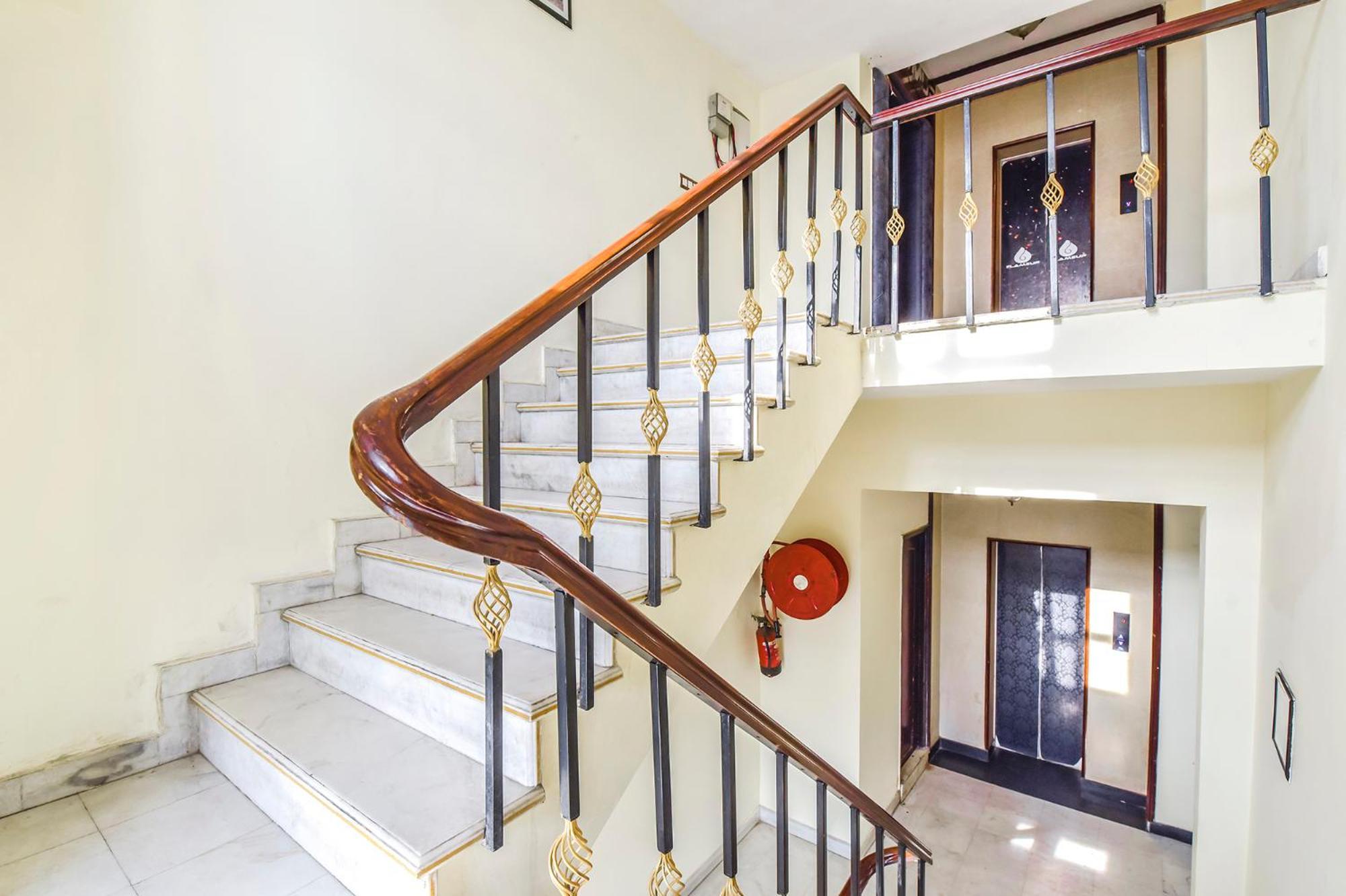 Collection O Hotel Four Boutique Kukas ภายนอก รูปภาพ